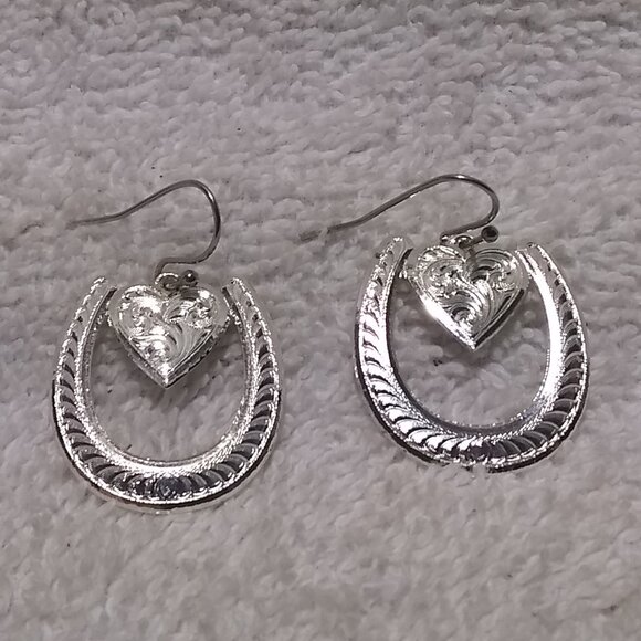 Montana Silversmiths Silver Large Heart In Horseshoe Earrings Drop Dangle Mint ! - Picture 1 of 7